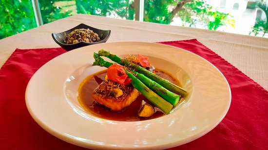 Salmón Caramelizado en Acapulco